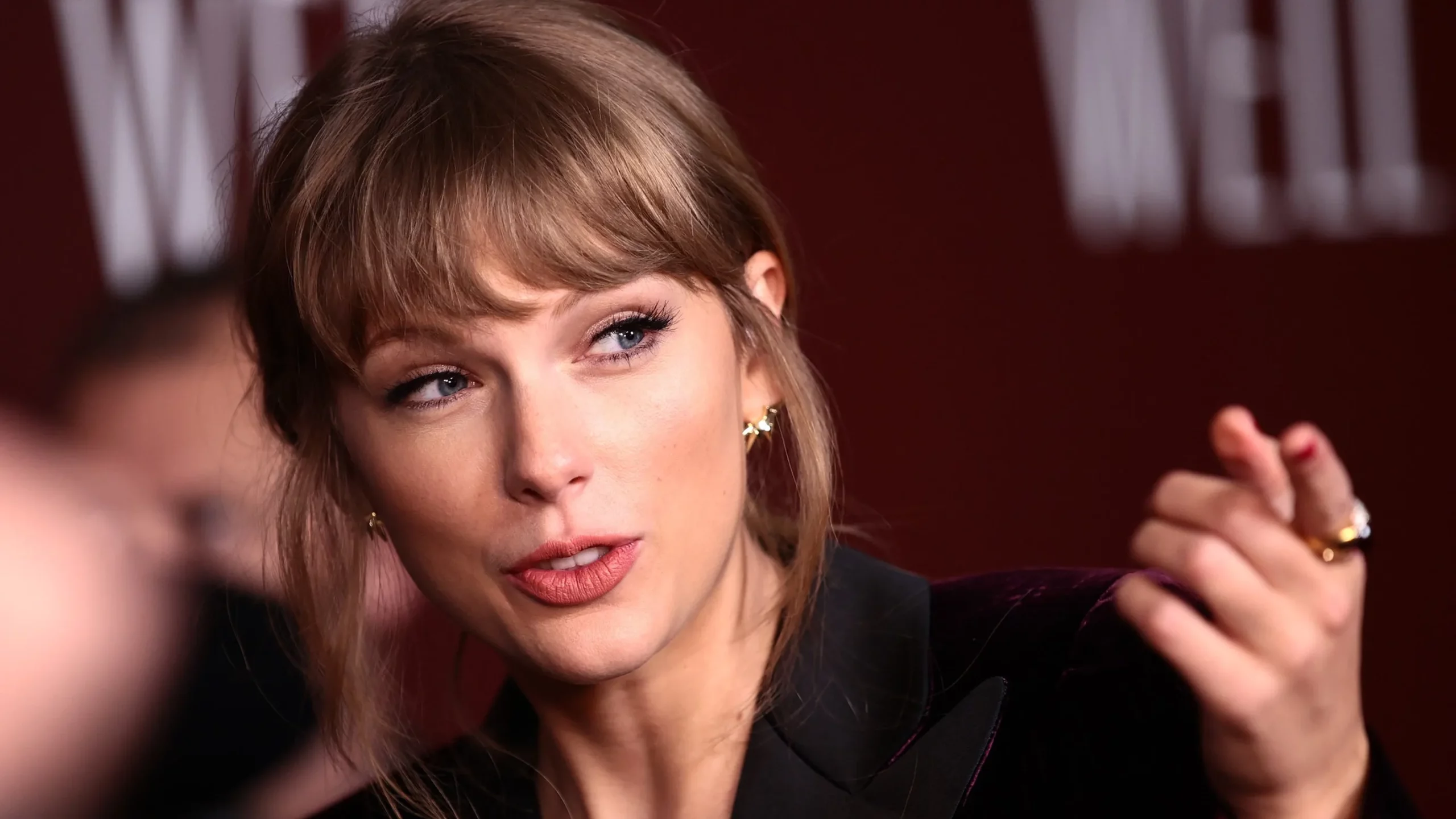 Taylor Swift Celebrates Record Store Day with Limited-Edition Vinyls